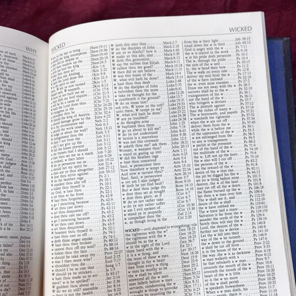 1982 The Guideposts Family Concordance to the Bible Blue Hardcover Catholic - Picture 10 of 14